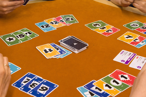 遊戯中：カードゲーム『ラミー17』
